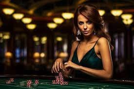 Antarmuka meja Texas Poker di aplikasi sky99 menunjukkan dua hole cards dan kartu komunal yang terbuka